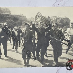 #1591 – French Liberation Postcard – German Prisoner Escorted by the F.F.I.